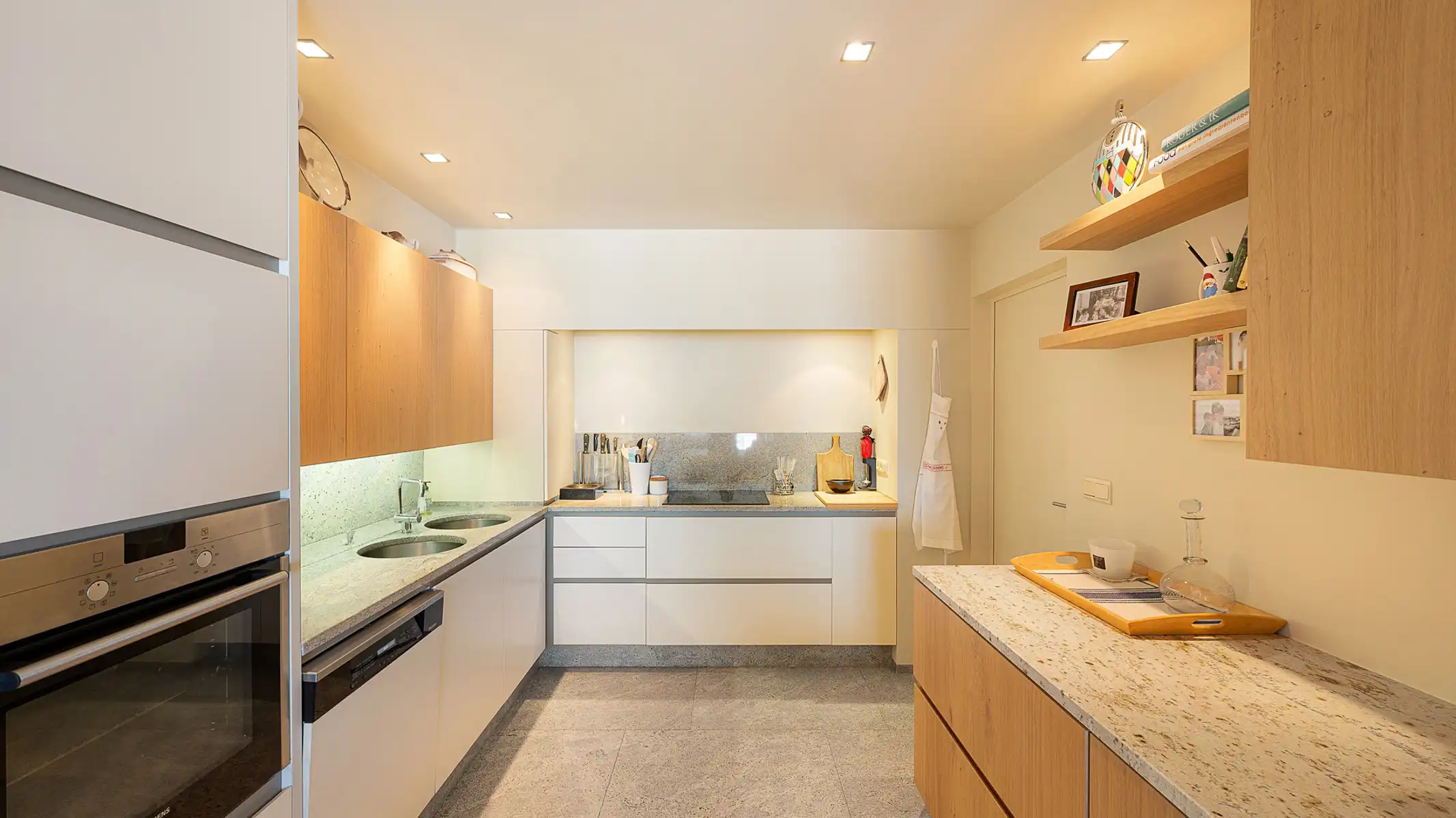 EXCLUSIEF: Ruim appartement met frontaal zeezicht foto 11
