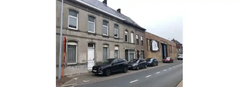 Roeselare-centrum. Unieke projectgrond in dynnamische woonzone gelegen in een zeer gunstige zone dichtbij de Onze-lieve-vrouwmarkt, de Ooststraat en site van het station. >7500m2 foto 2