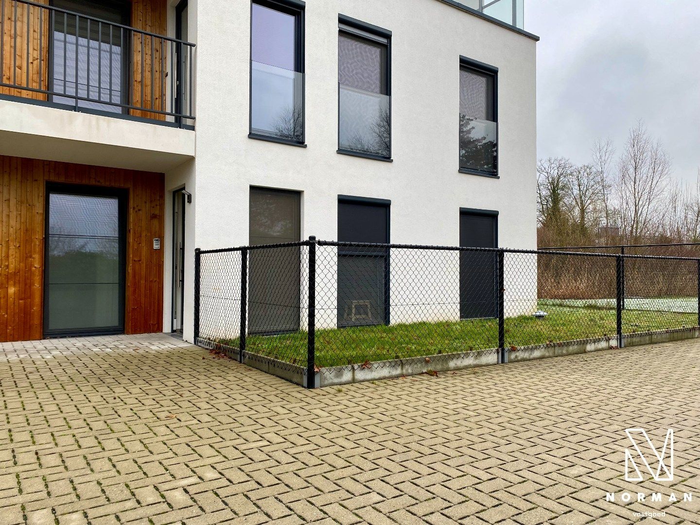 Gelijkvloers appartement in centrum Zwevegem met 2 slaapkamers en voor-en achtertuin foto 13