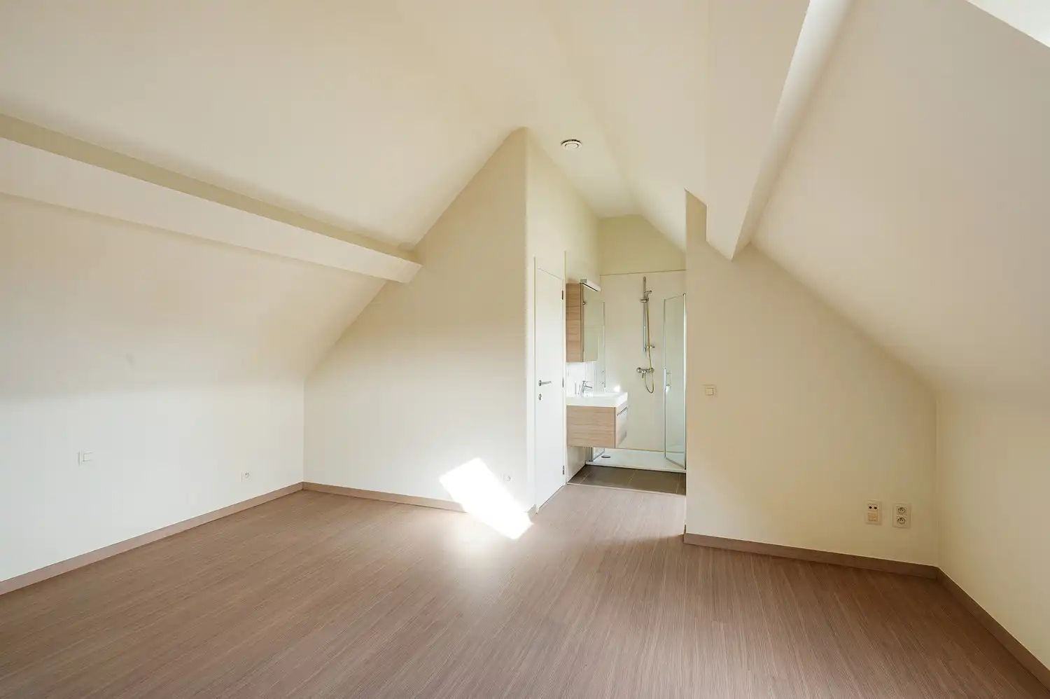 Groot woonappartement (109m²) met terrassen in villa residentie foto 20