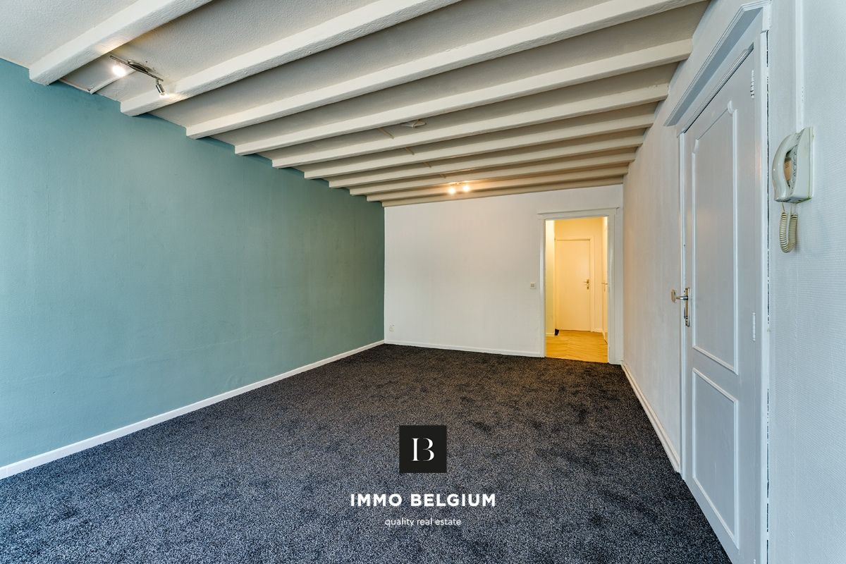 Op te knappen appartement met 2 slaapkamers nabij het centrum foto 3
