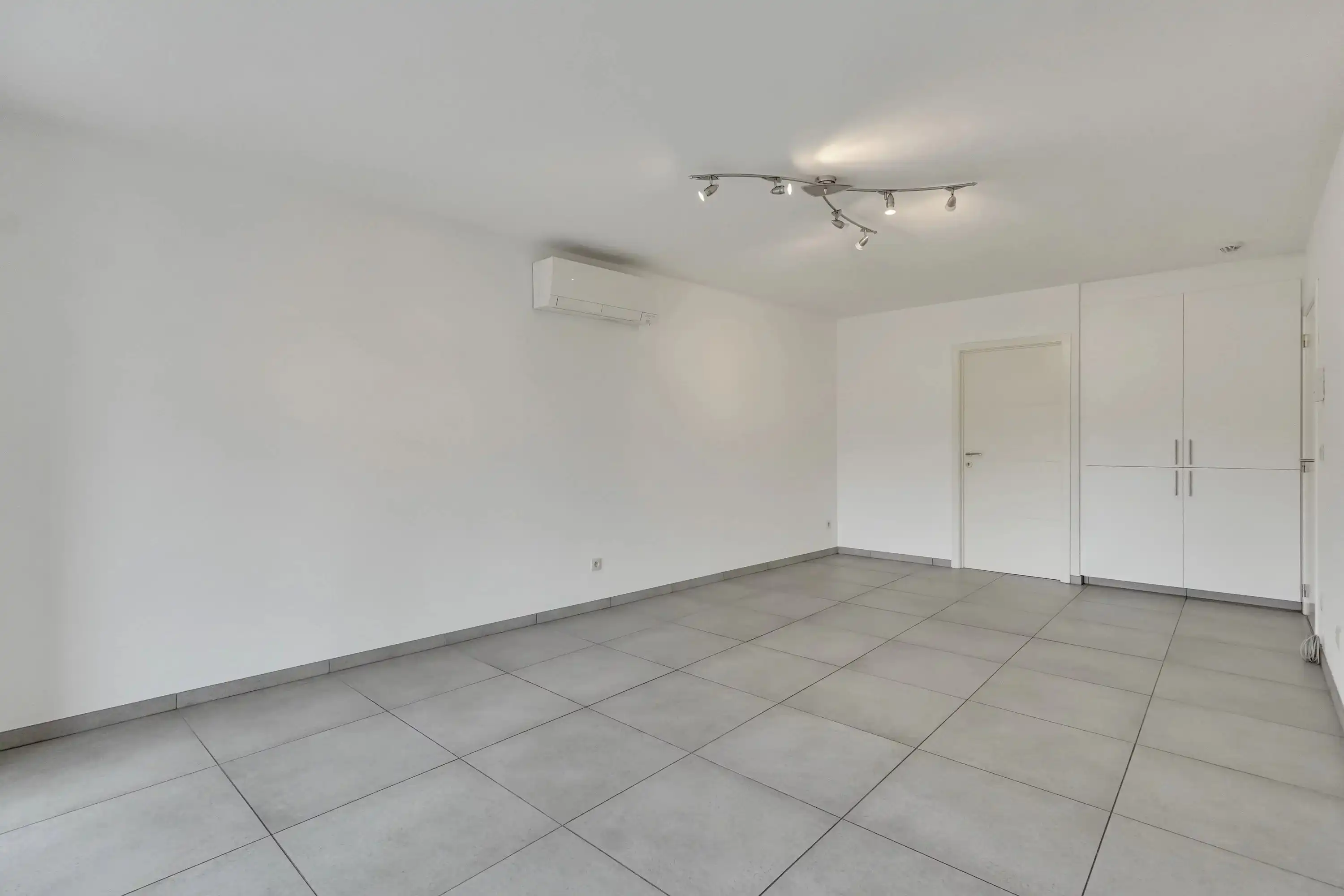 Mooi, recent appartement foto 10