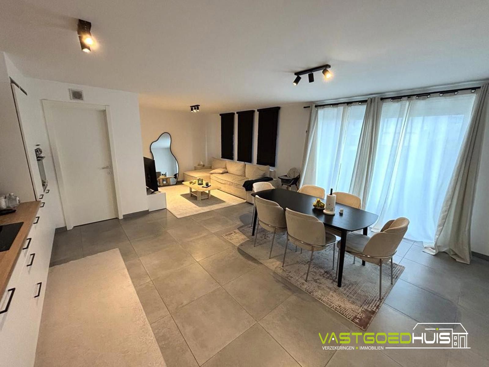 Appartement met 2 slaapkamers, terras en autostaanplaats! foto 5