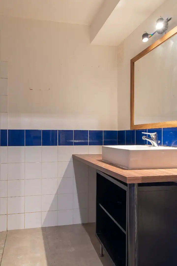 Lichtrijk appartement met panoramisch zeezicht aan de kust foto 10
