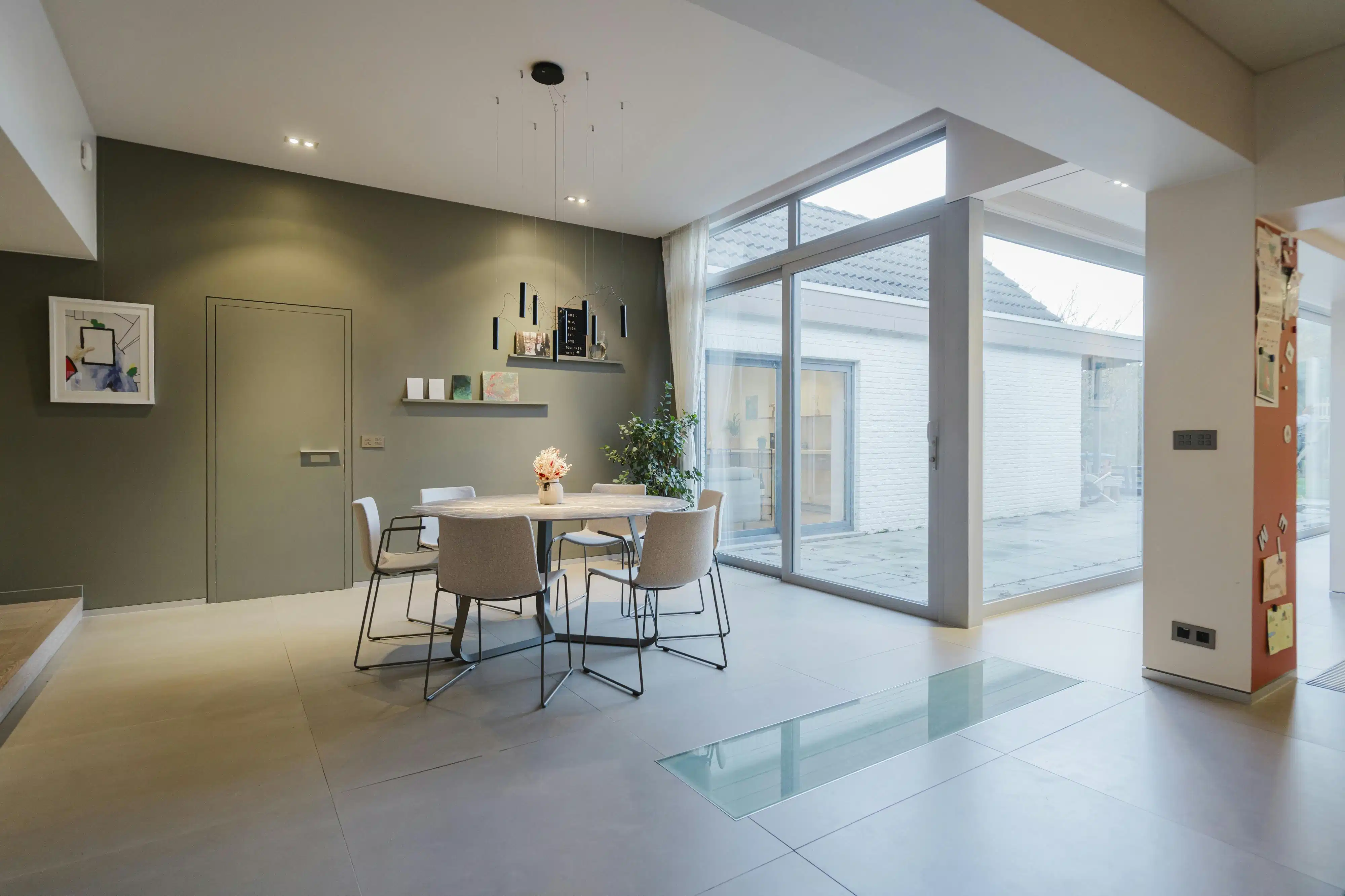 Gerenoveerde burgerwoning met 5 kamers te koop Beveren-Leie foto 2