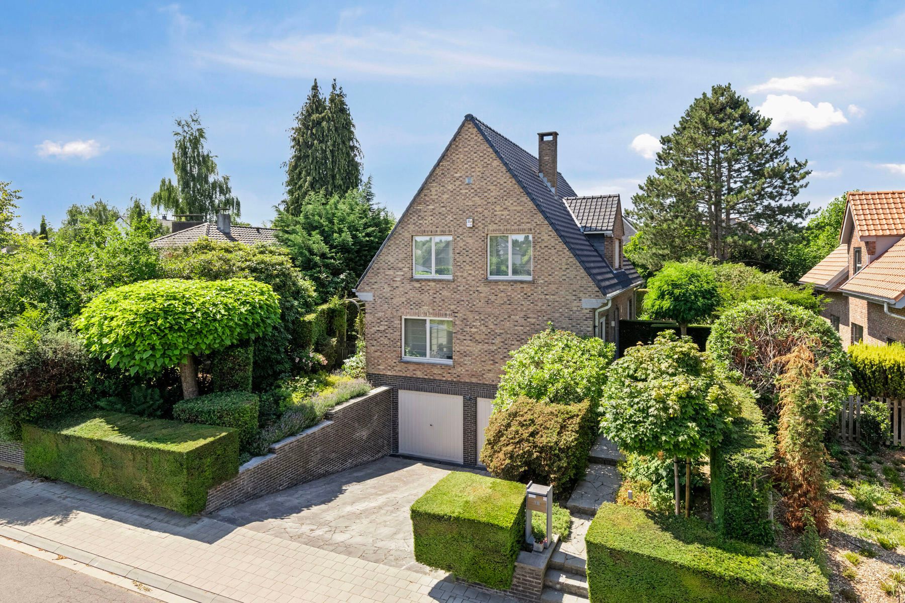 VOLLEDIG INSTAPKLARE VILLA TE KOOP IN DE GEMEENTE WEMMEL! foto {{pictureIndex}}