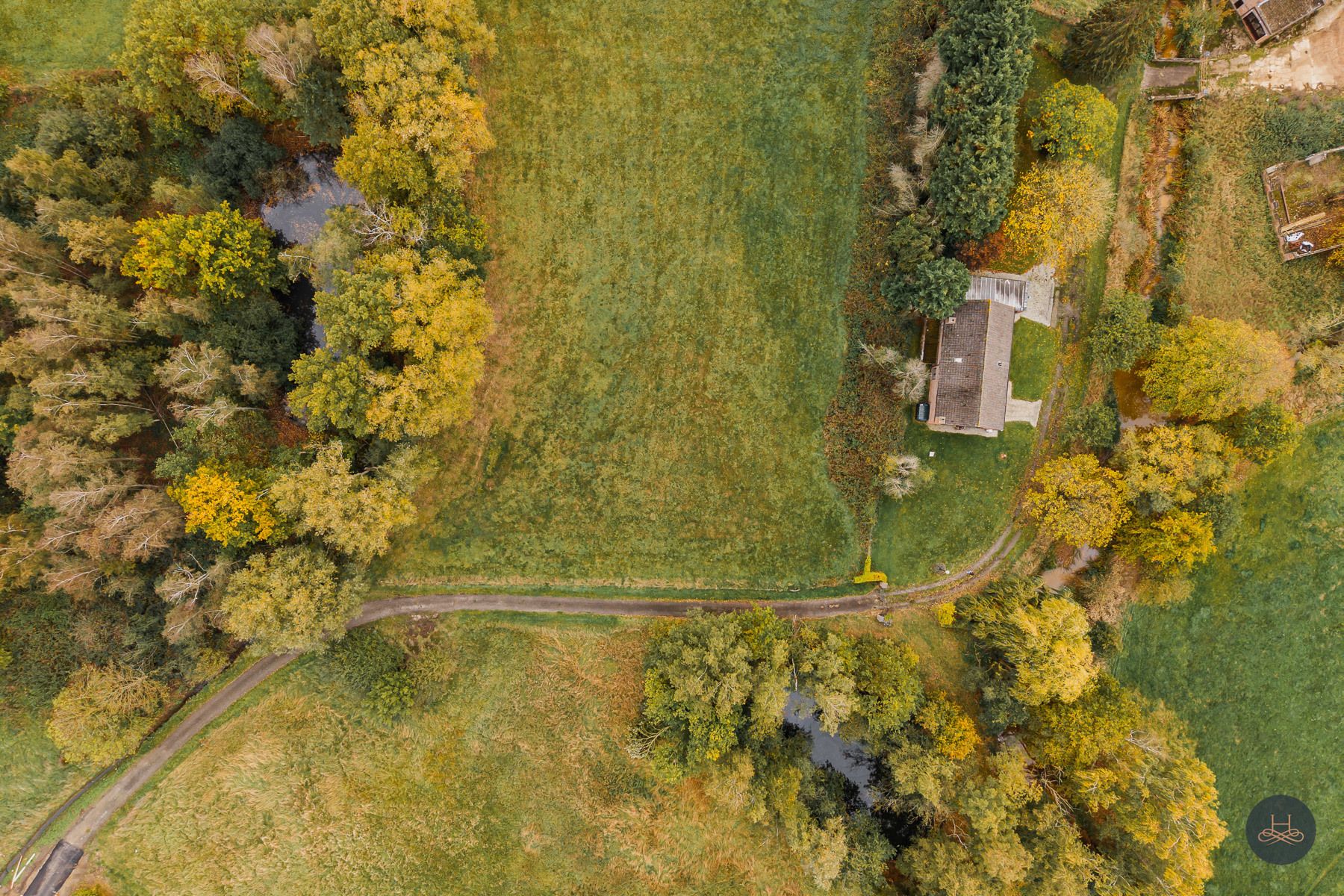 Groen, rustig gelegen woning op 1.71 ha tussen de weilanden foto 10