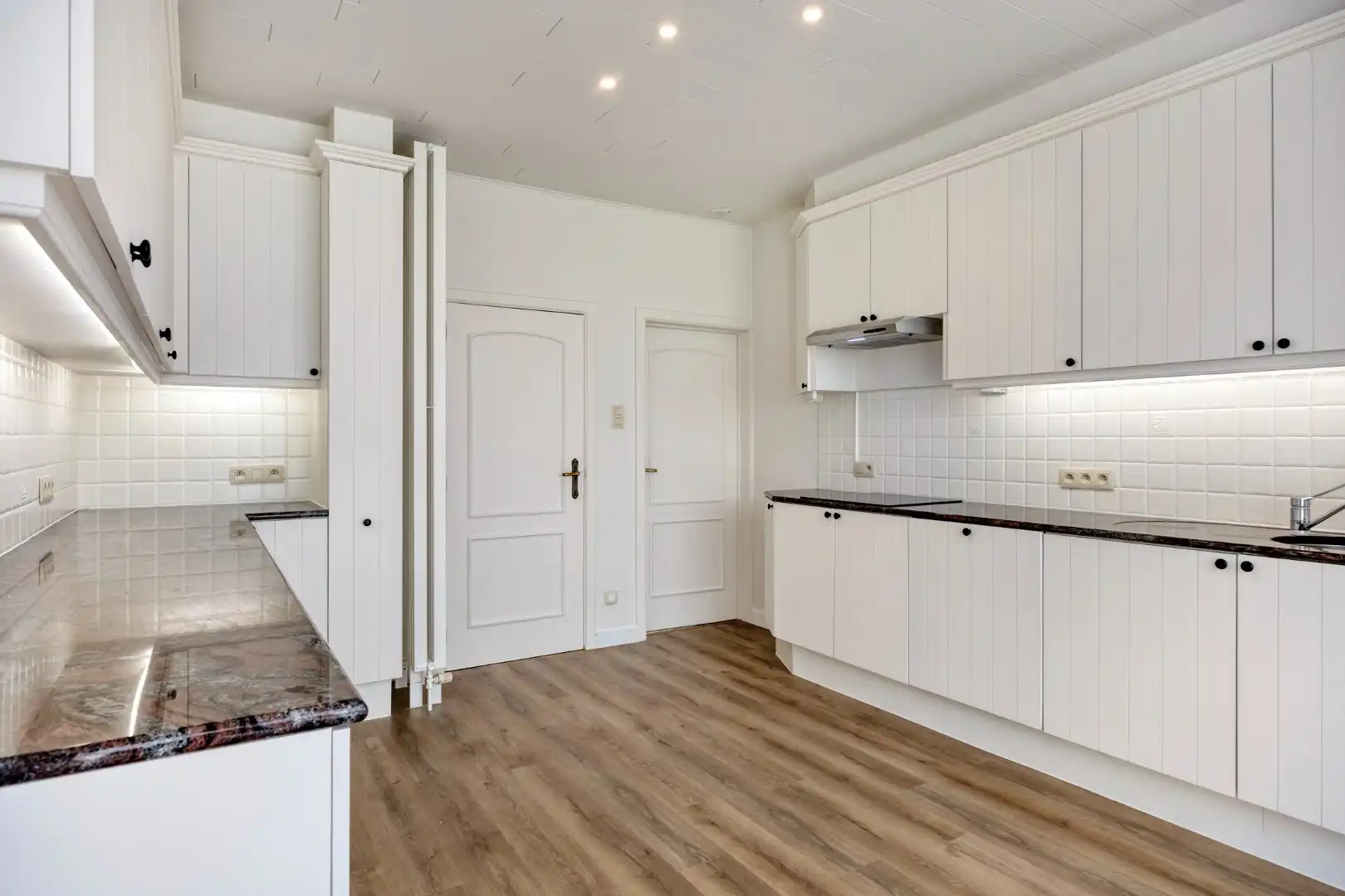 Gerenoveerde woning met 3 slpks, ruime tuin en inpandige garage in Tessenderlo-Ham ! foto 6