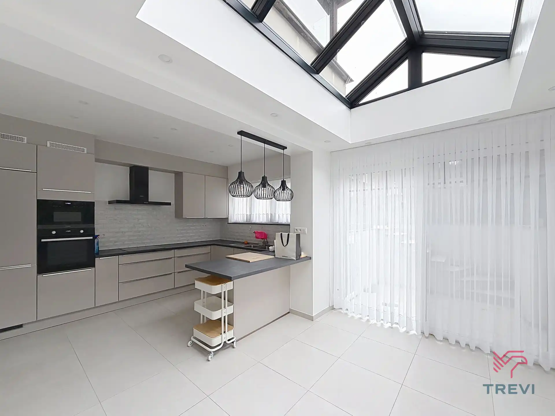 Prachtige woning met 4 slaapkamers, garage en tuin foto 5