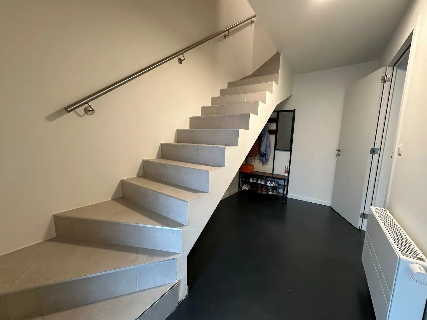 Recente woning met 3 slaapkamers, berging, kelder, zolder, garage en terras te Voeren  foto 2