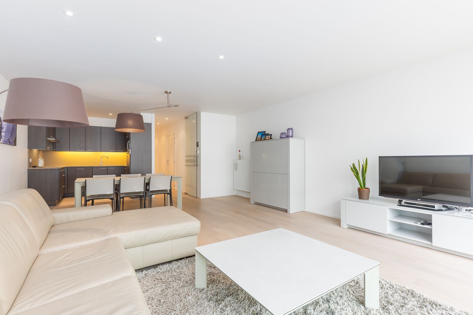 Modern, luxueus en ruim appartement met 2 slpk en 2 zonnige terrassen foto 2