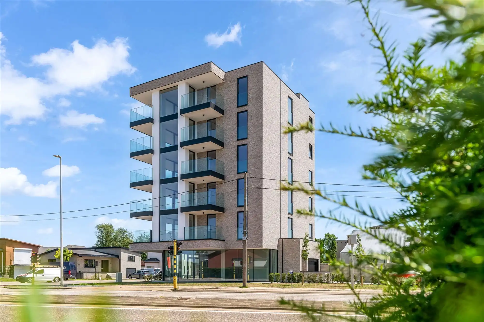 HANDELSPAND VAN 112M² MET 4 AUTOSTAANPLAATSEN OP COMMERCIËLE TOPLIGGING TE BERINGEN! foto 3