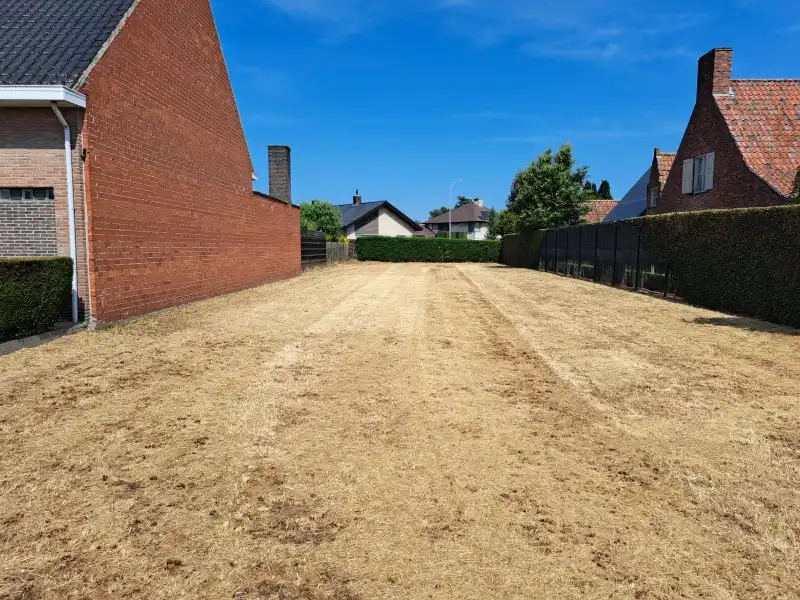 Bouwgrond te koop in Kachtem – 654 m² voor een halfopen gezinswoning foto 5