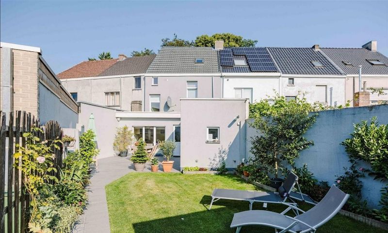 --- NIEUW --- Gezinswoning met garage en tuin in Merelbeke-Flora! foto 2