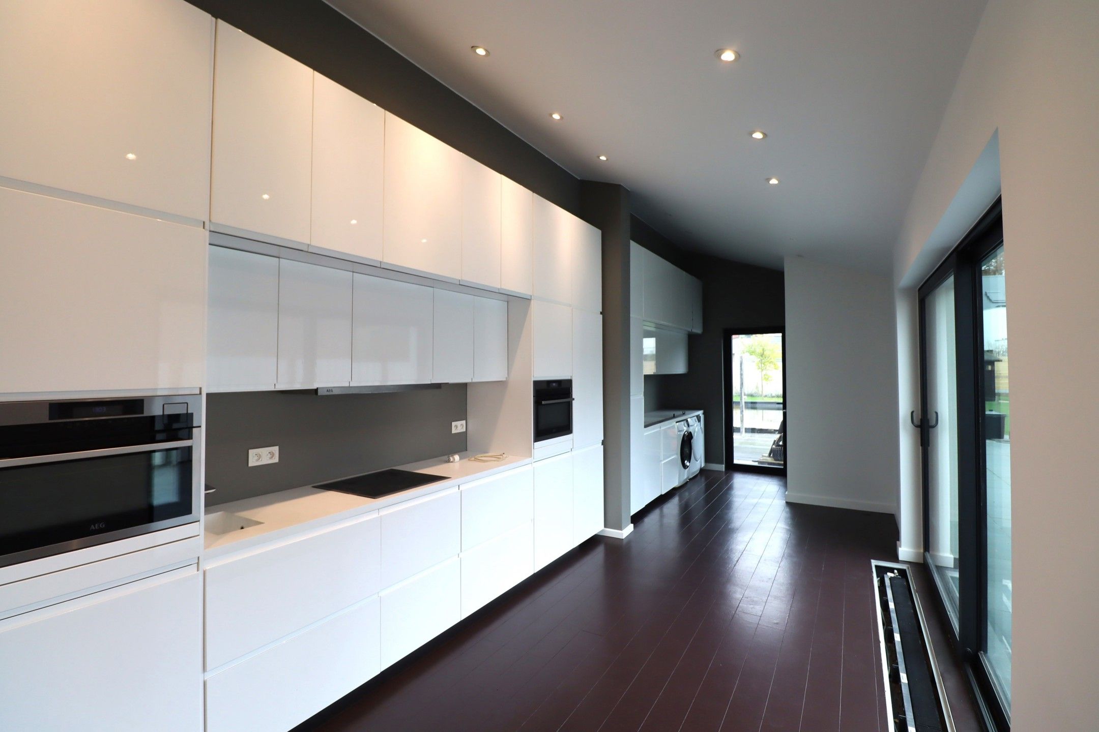 Gerenoveerde woning met tuin, garage en zwemvijver in Hingene foto 2