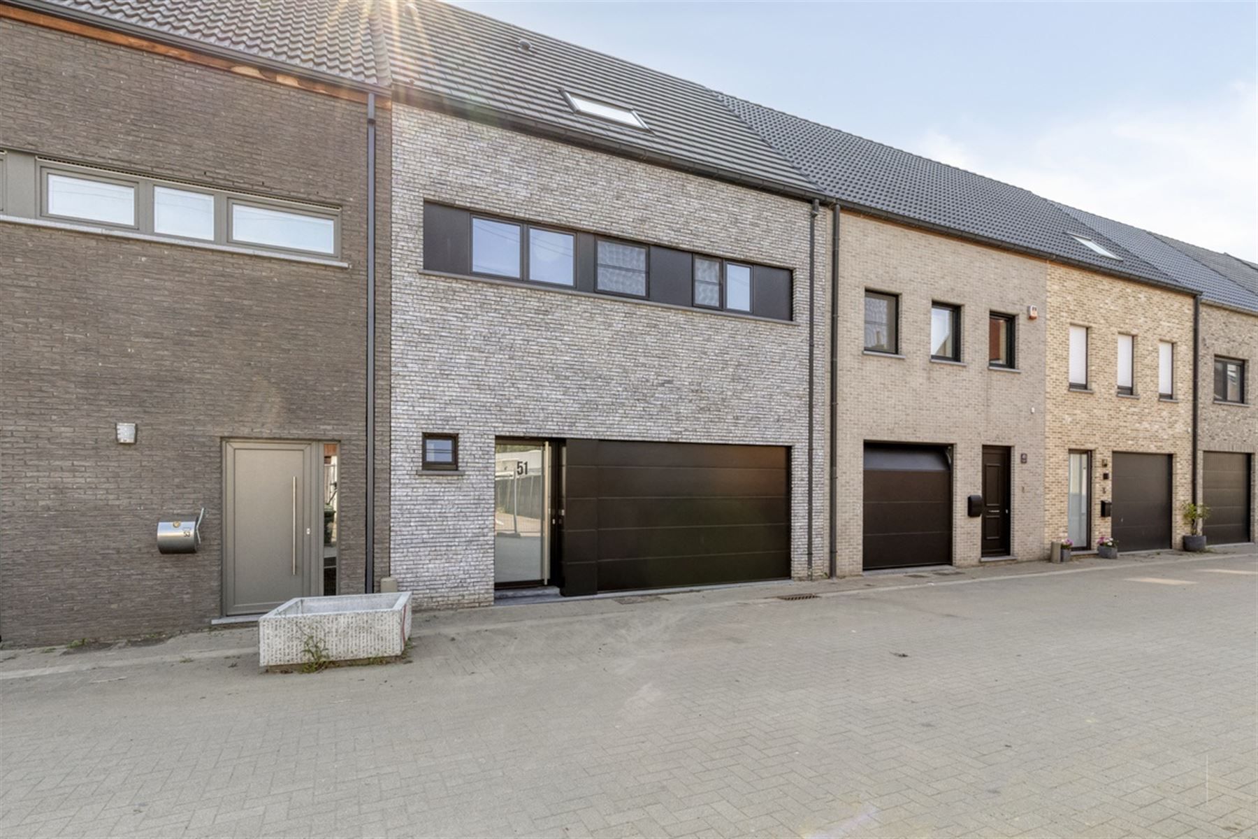 Zeer recente nieuwbouwwoning met garage en 4 slaapkamers foto 2