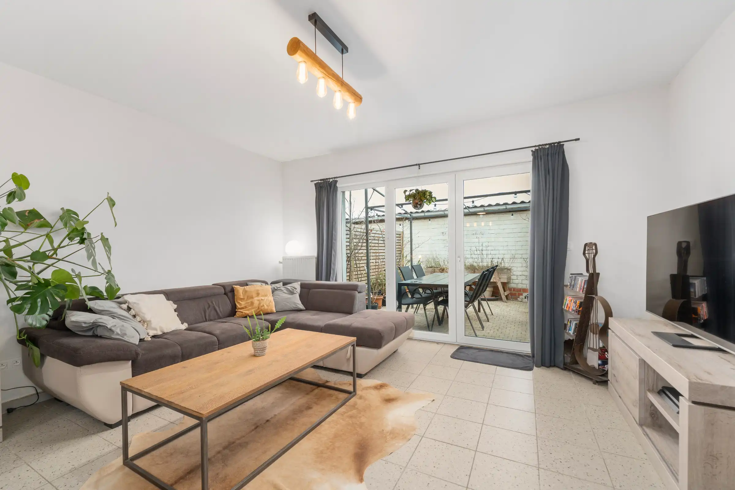 Ruim 1slaapkamerappartement met garage foto 2