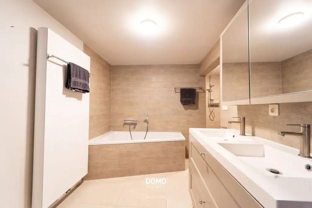 Verrassend ruime woning met karakter te Kuringen. foto 8