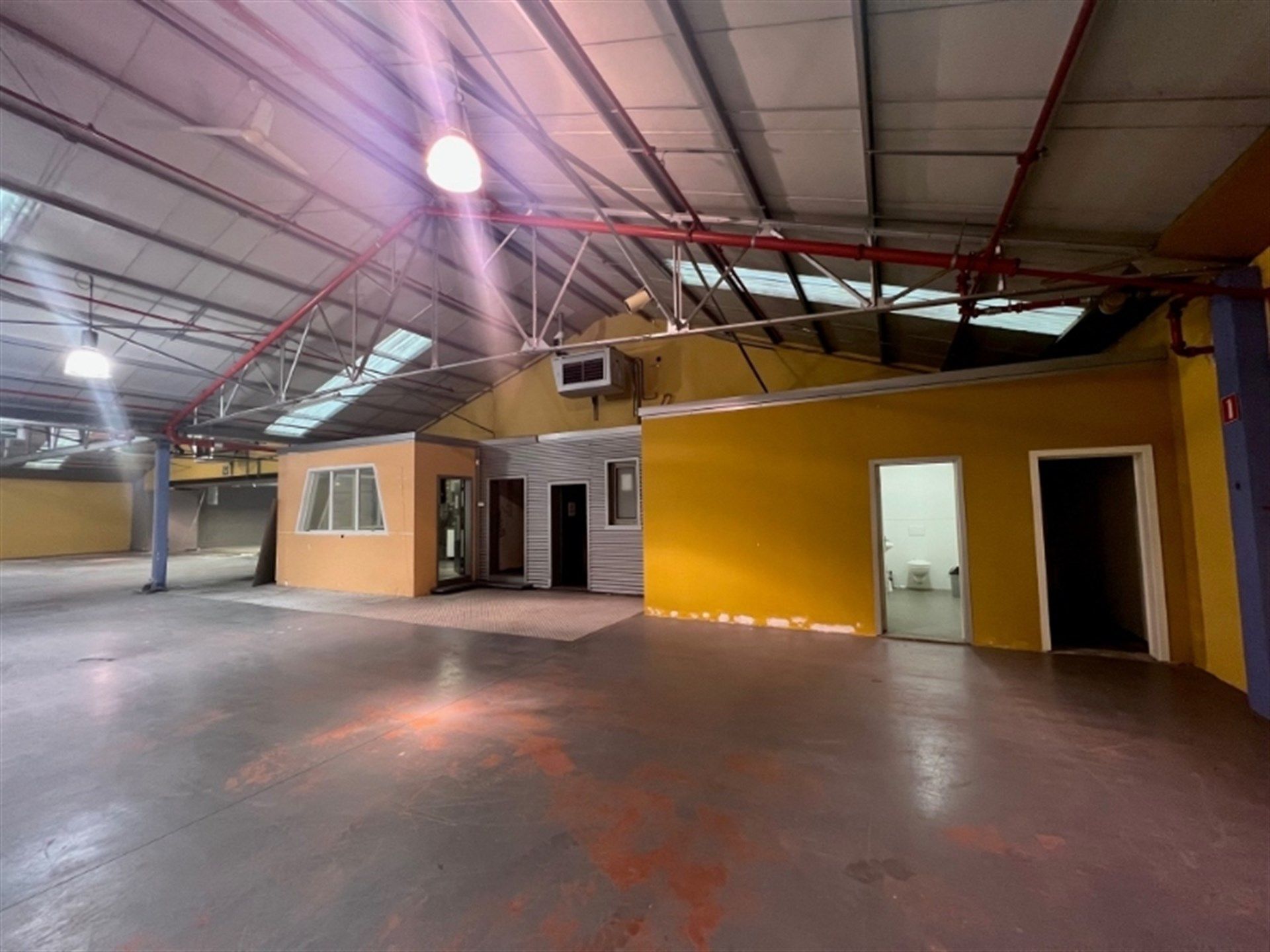 Te huur POP-UP Baanwinkel op verbindingsweg te Ninove. foto 4