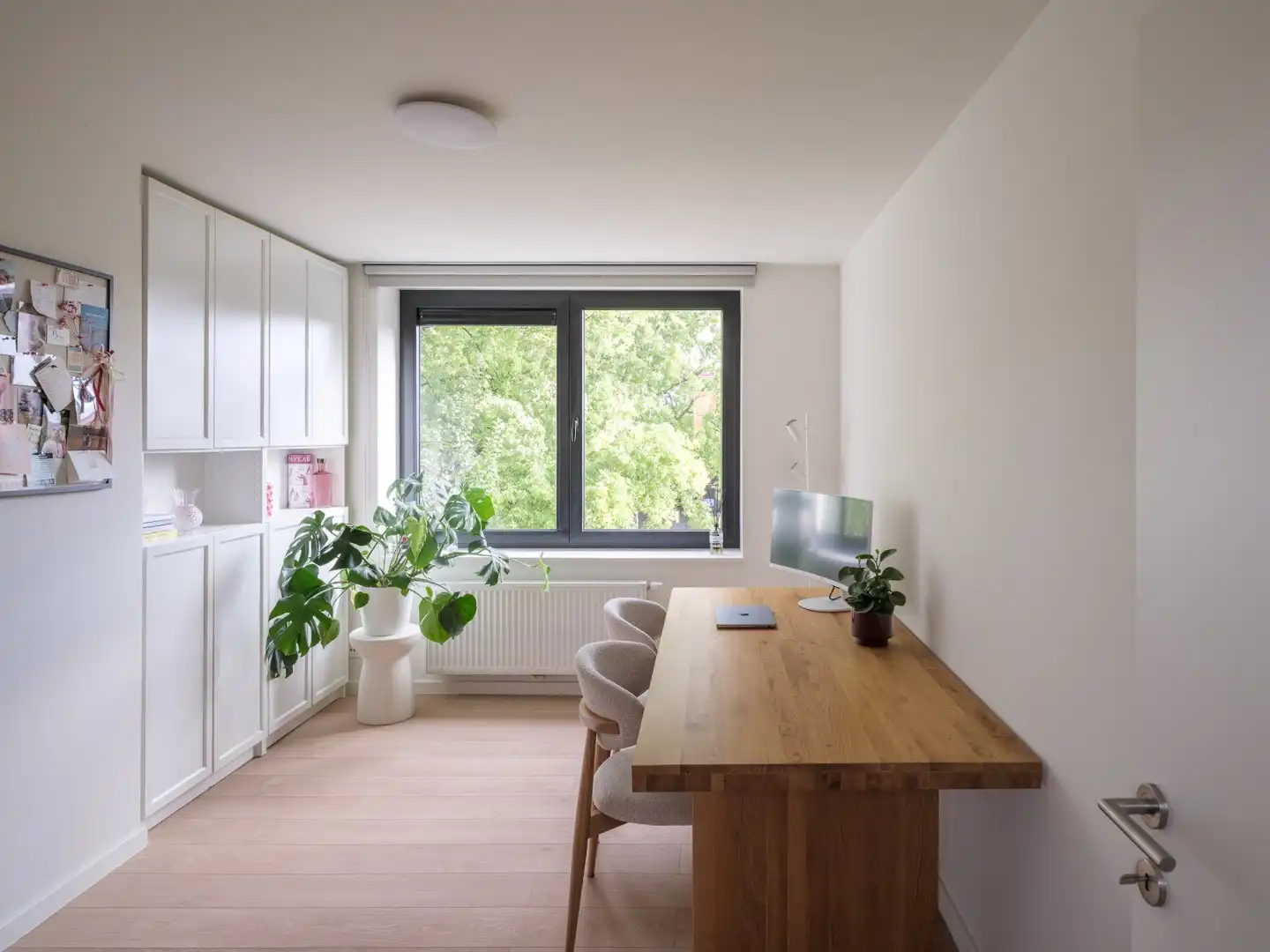 Instapklaar 3-slaapkamerappartement aan het Adolf Papeleupark foto 8