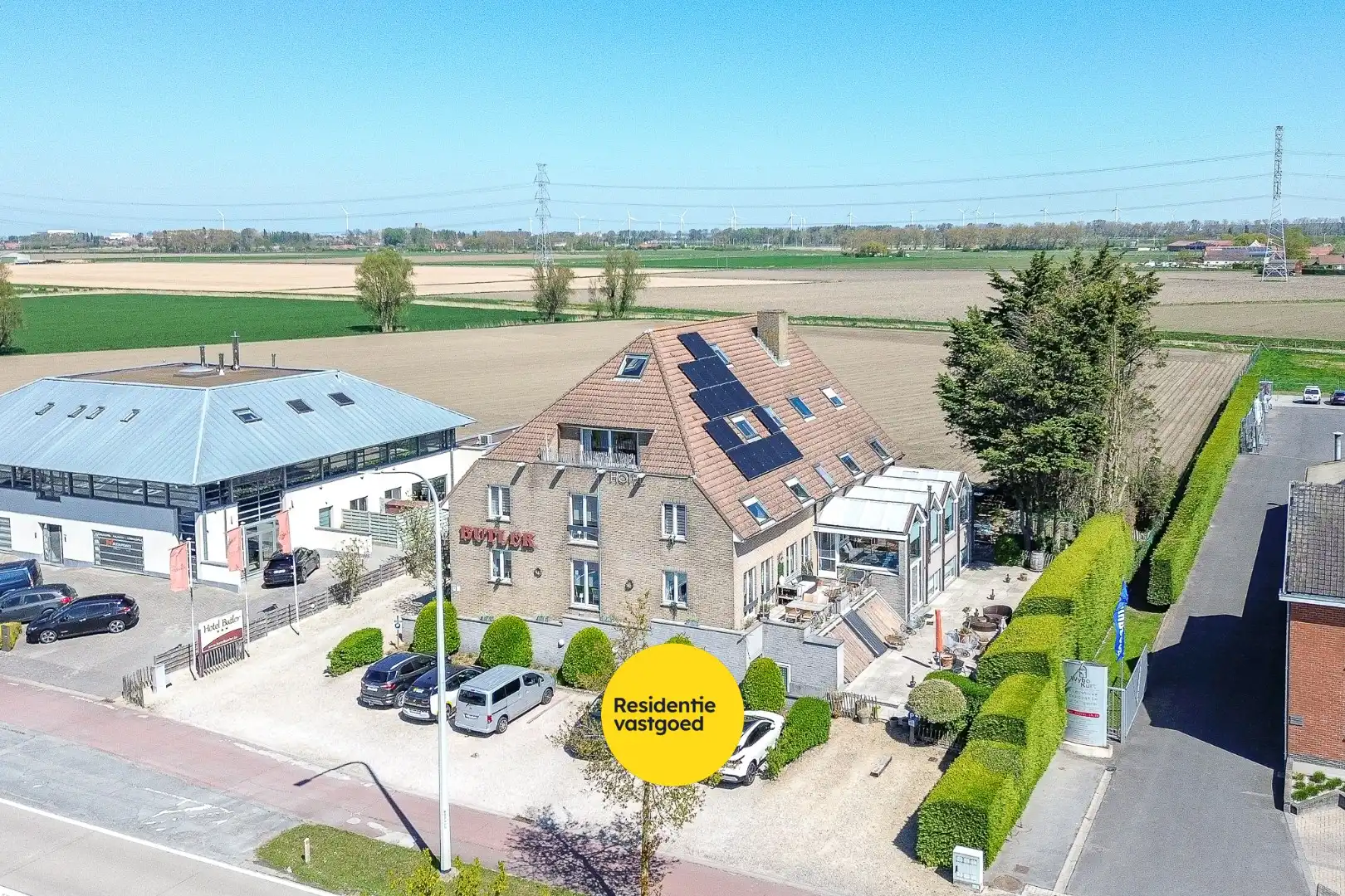 Unieke investeringskans: karaktervol hotel met 18 kamers & woonmogelijkheden te koop!  foto 2