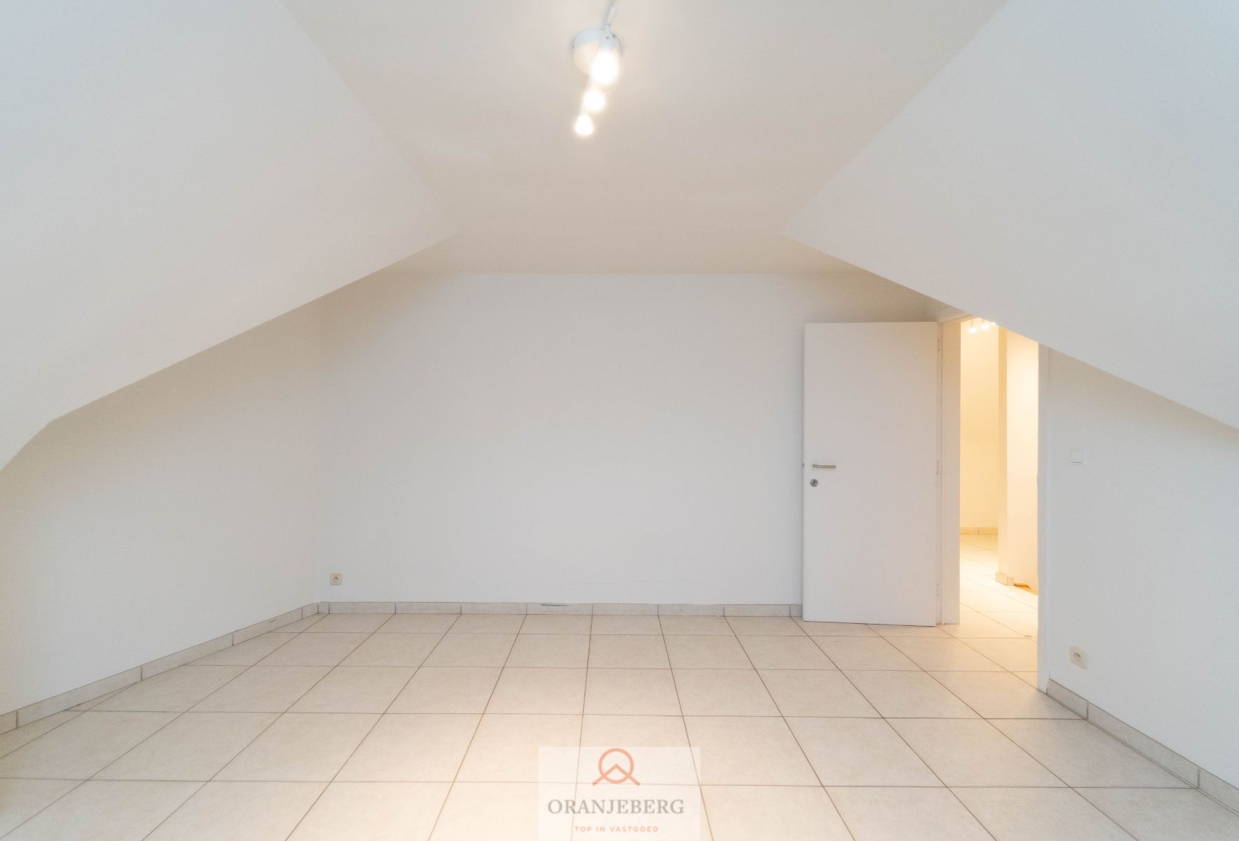 Lichtrijke bel-étage woning met garage en tuin te Lievegem - Waarschoot foto 6