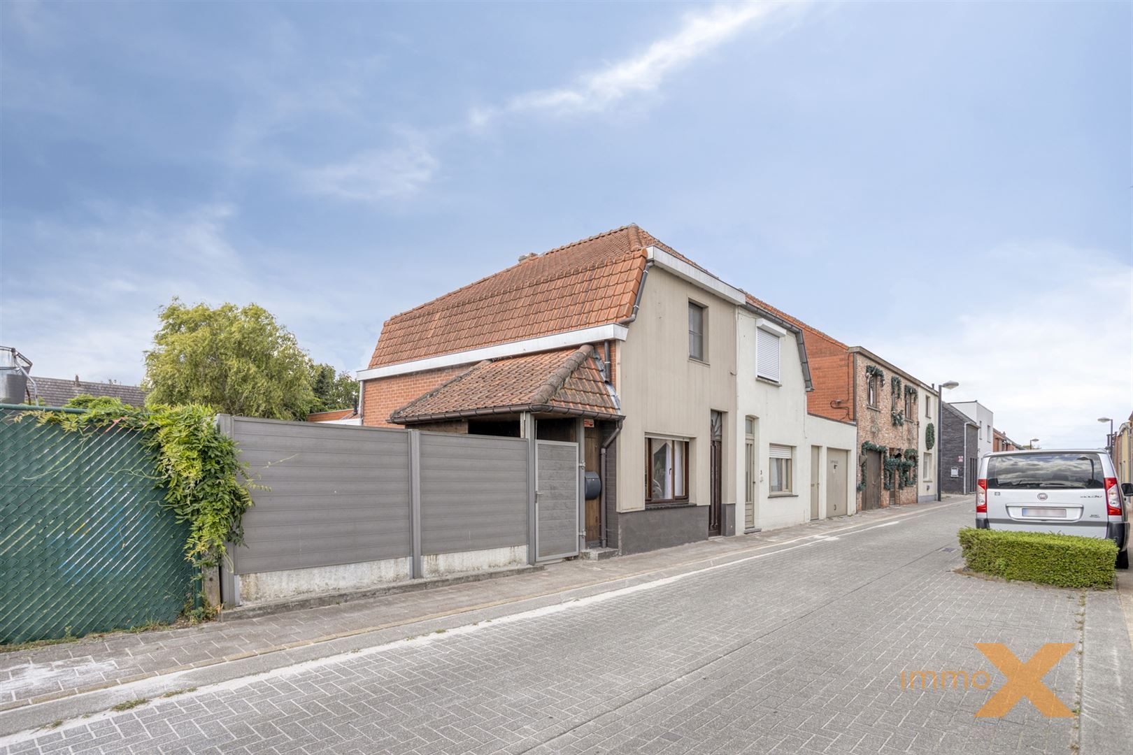 Hoofdfoto van de publicatie: GEZELLIGE GROTENDEELS GERENOVEERDE WONING MET TUIN
