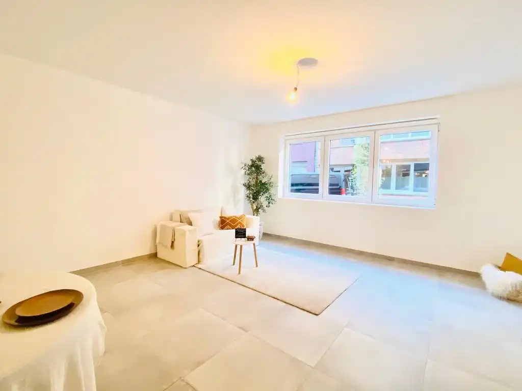 Appartement met 1 slaapkamer, terras met tuin en autostaanplaats foto 2