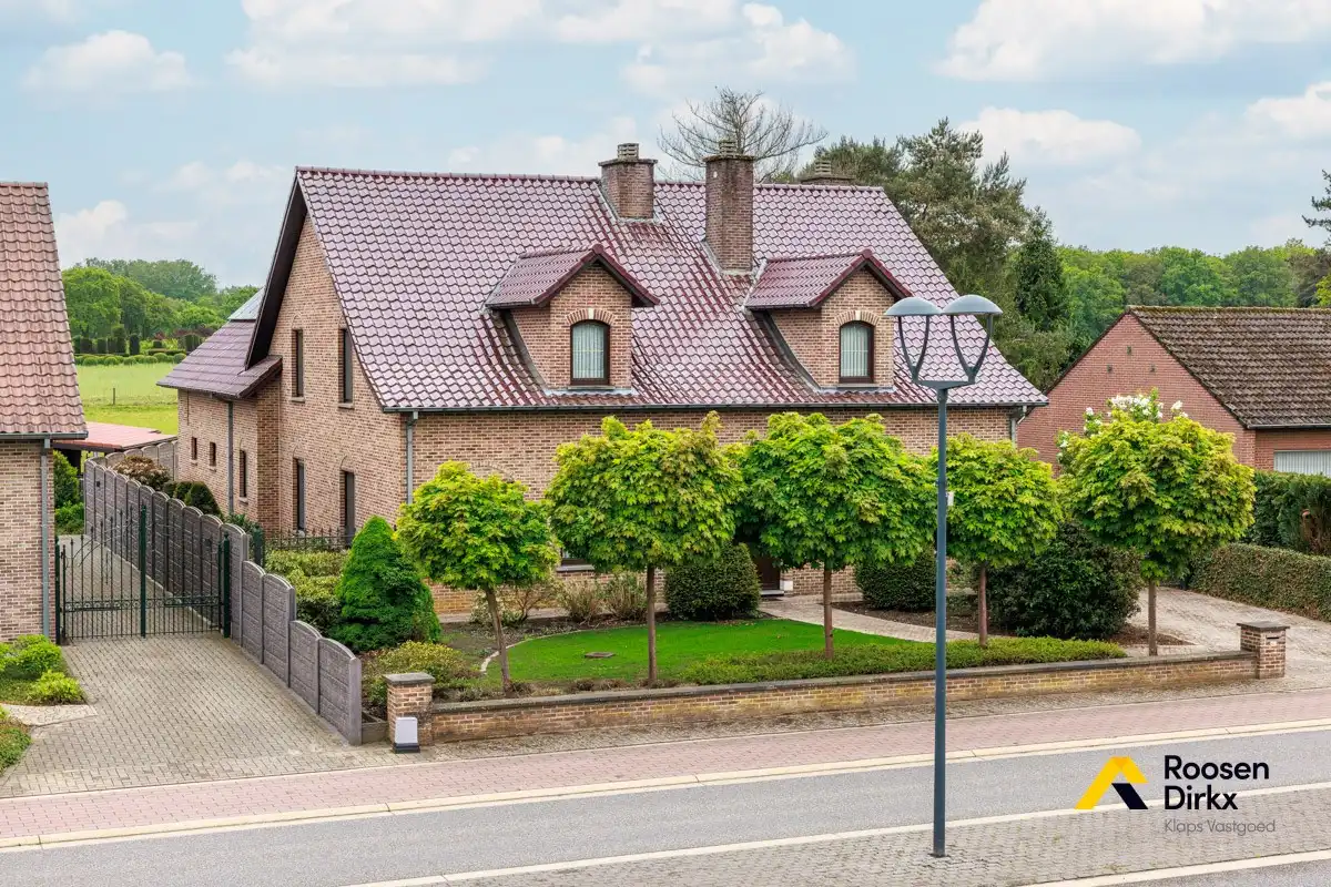 Vrijstaande en degelijke gezinswoning met 300m² bewoonbare oppervlakte en mogelijk 5 slaapkamers op perceel van 974m² foto 3