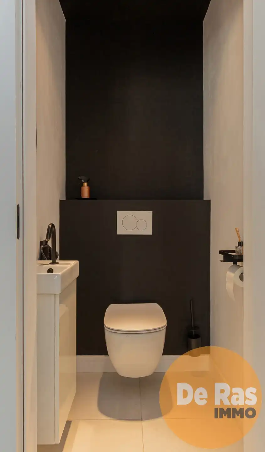 WICHELEN - Exclusief gerenoveerde woning met 4 slaapkamers foto 5