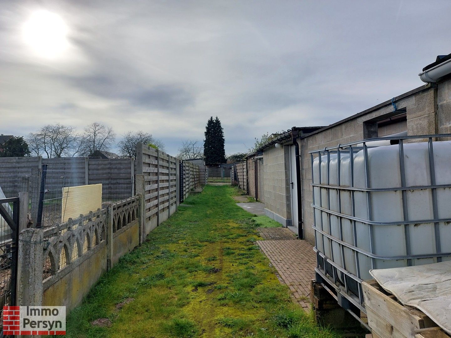 Gezellige rijwoning met kleine stadstuin foto 13