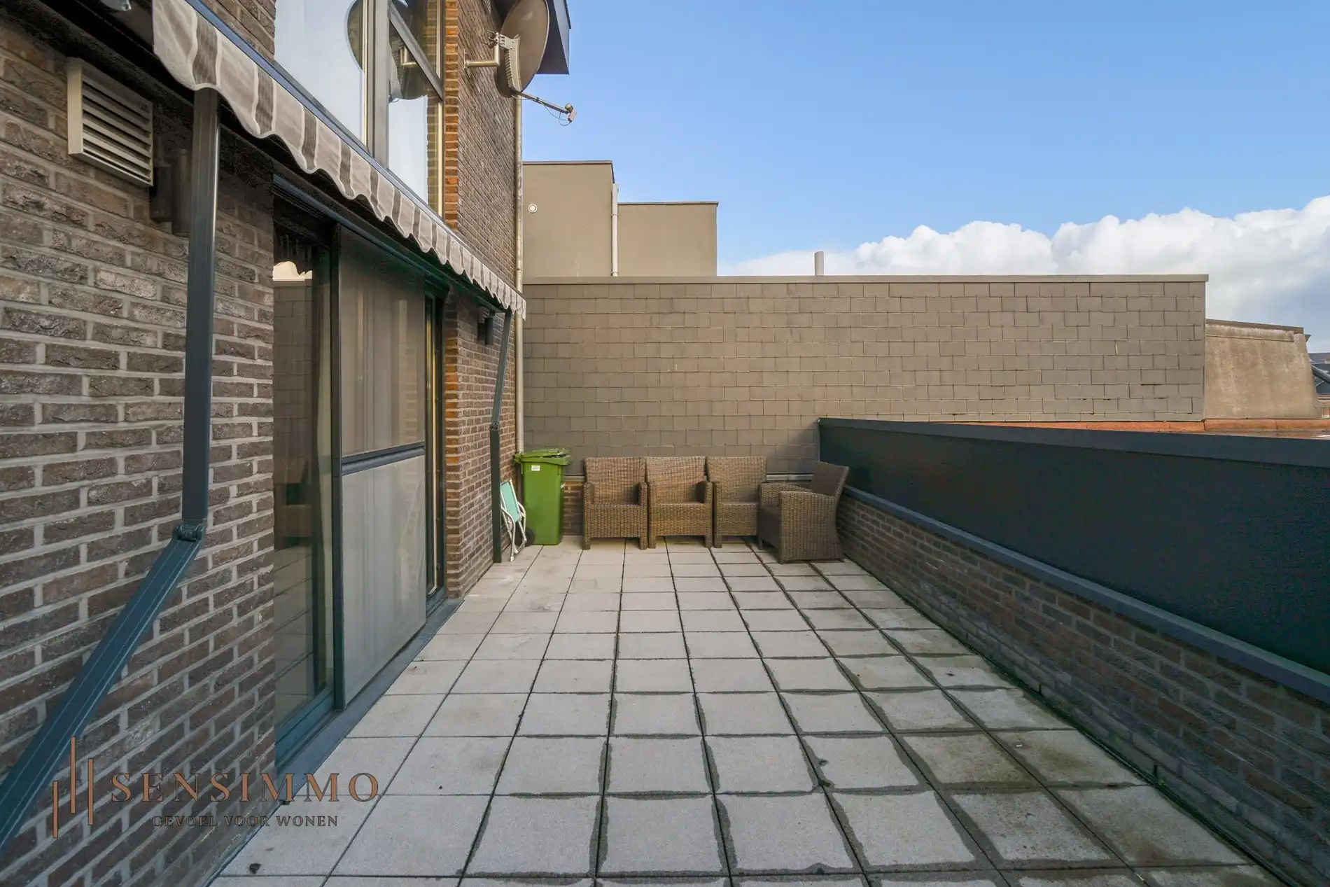 Instapklaar 2-slaapkamerappartement met dubbele terras in hartje Eisden foto 17