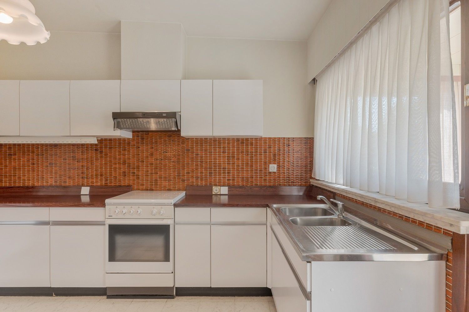 Te renoveren woning  – rust en groen uitzicht gegarandeerd foto 15