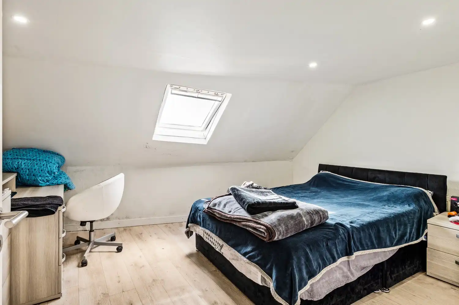 Huis op centrale locatie met veel potentieel! foto 11