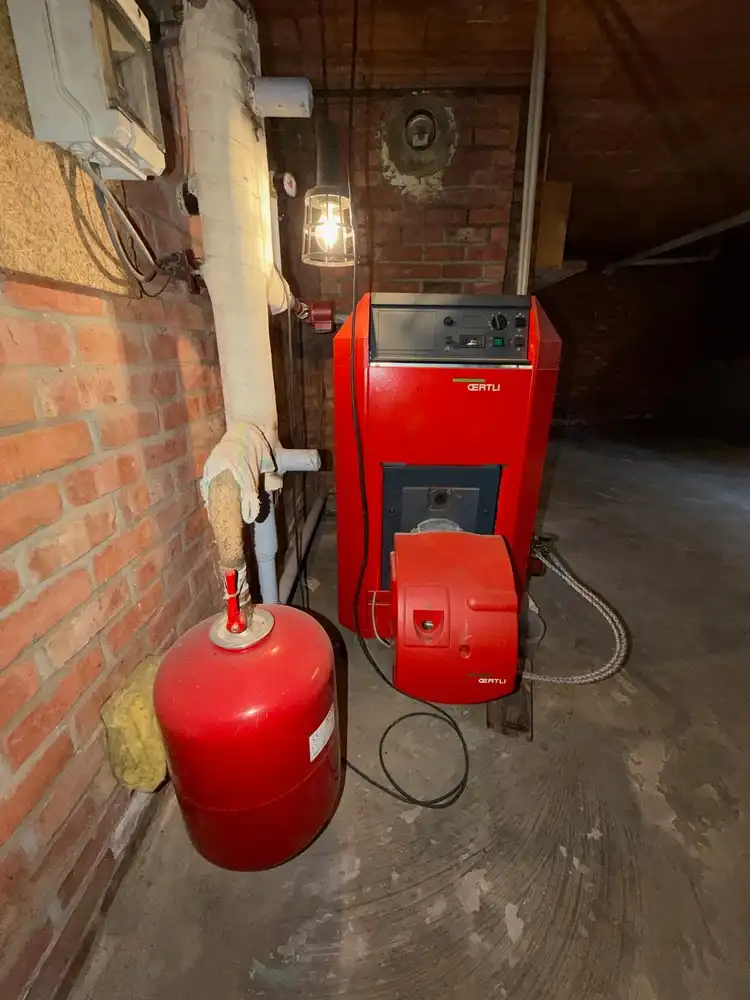 Genk – Hasseltweg 116: Op te frissen woning met 3 slaapkamers, inpandige garage, kelder, tuin en ruime parking aan de voorzijde foto 26