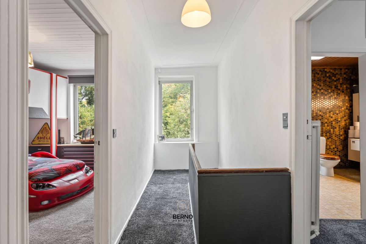 Rustig gelegen woning met 3 slaapkamers en ruime garage. foto 19