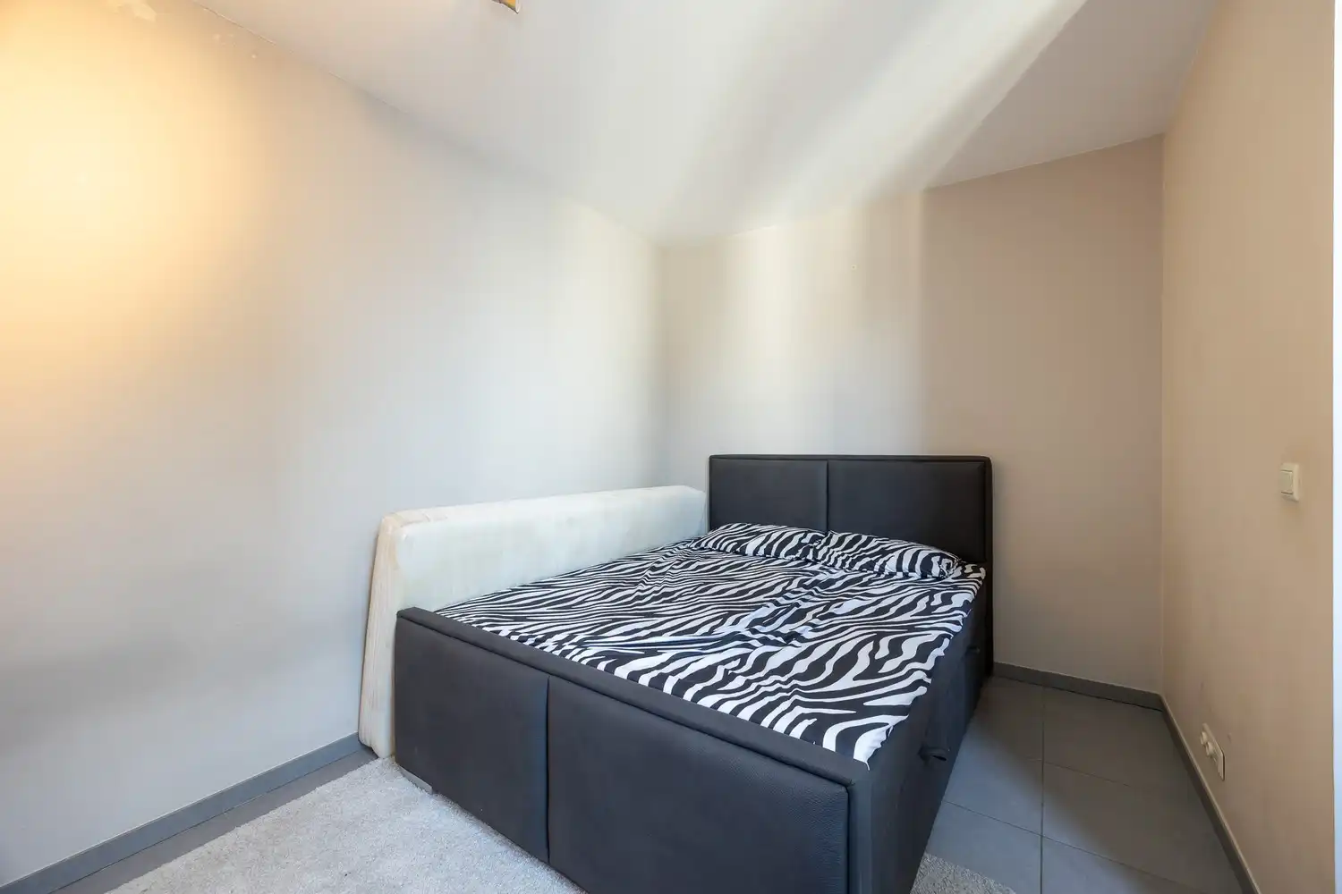 Centraal gelegen 1-slaapkamerappartement op tweede verdieping van een klein gebouw foto 8