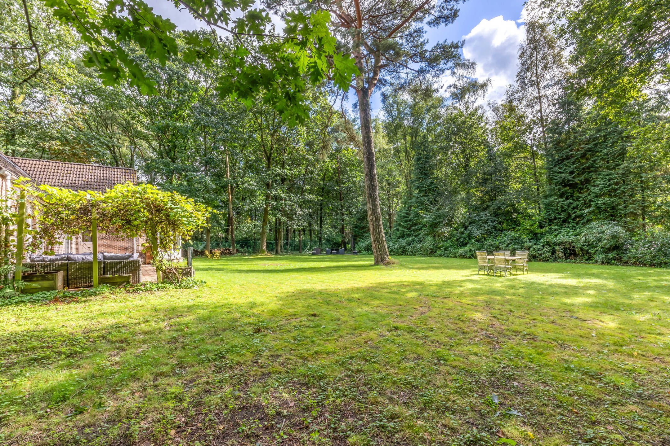 Charmante Villa op een prachtig perceel op Unieke Locatie foto 3