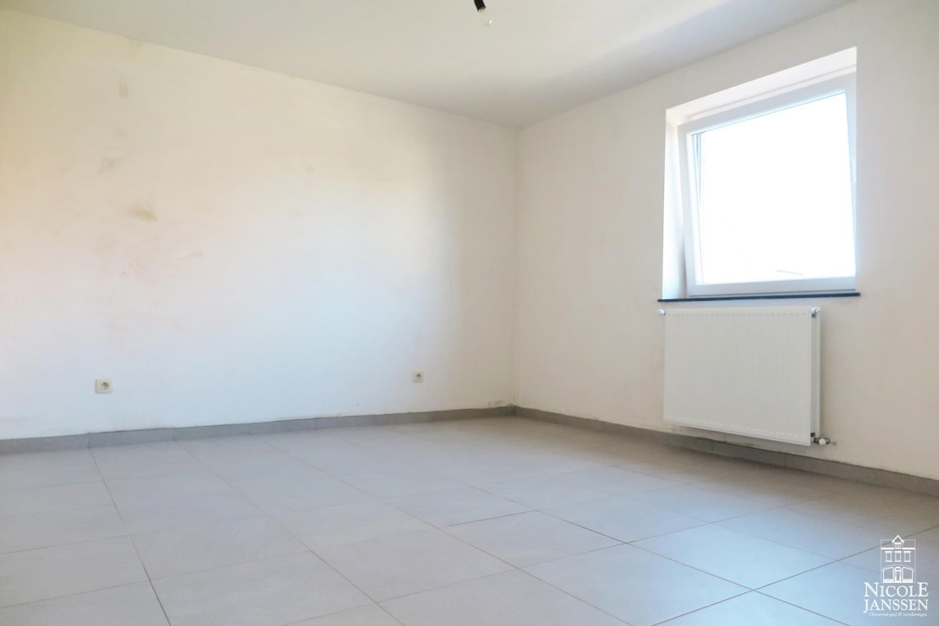 Halfvrijstaande nieuwbouwwoning met drie slaapkamers en carport foto 5