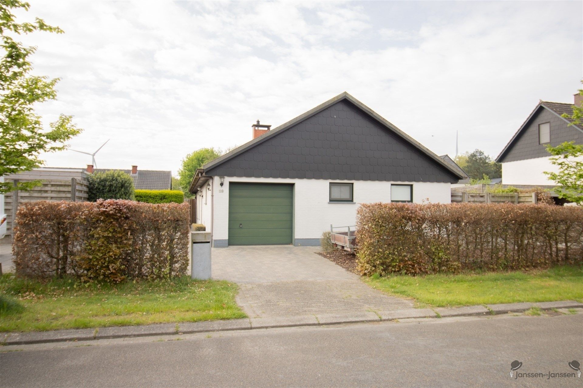 Gelijkvloerse woning met drie slaapkamers en ruime veranda op 500 m².  foto 2