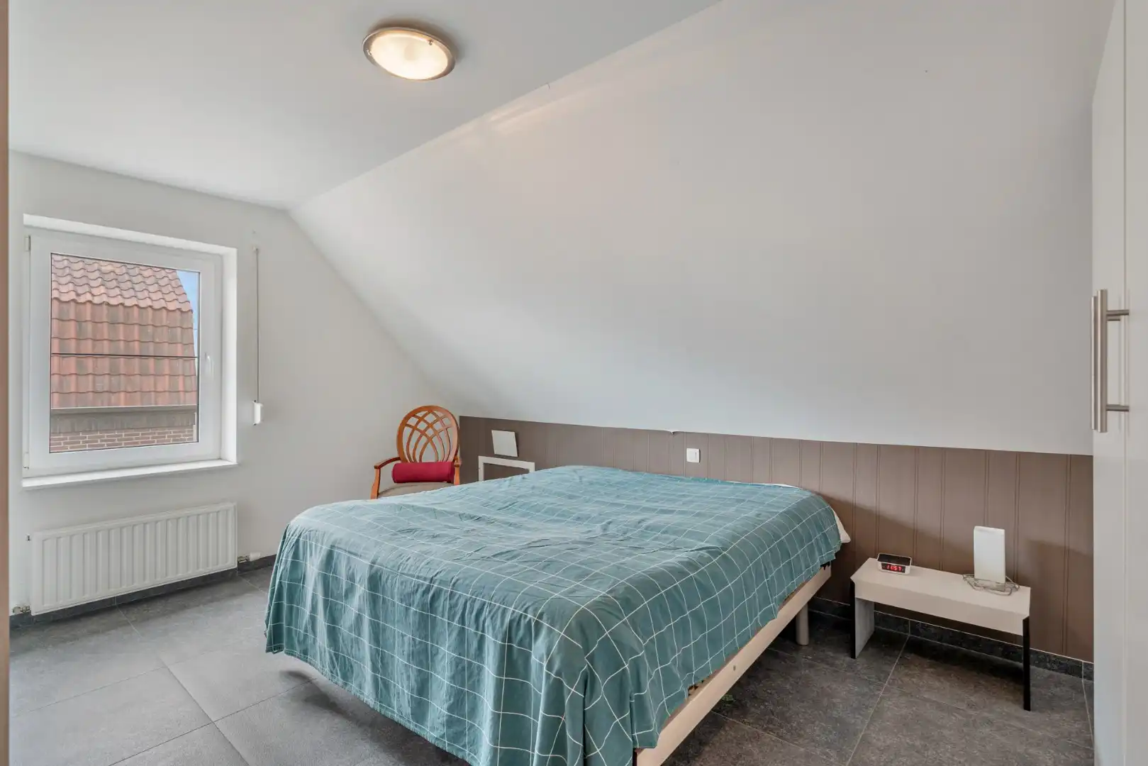 Zeer goed onderhouden en praktisch ingedeelde gezinswoning met 4 slaapkamers en prachtige tuin. foto 27