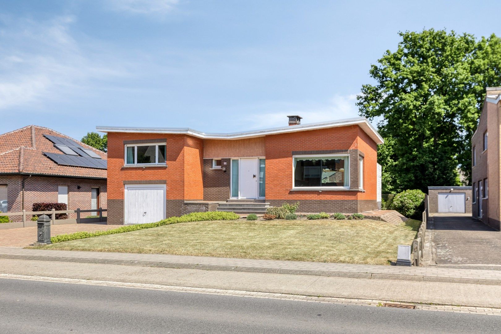 Vrijstaande woning met 3 slaapkamers op een mooi perceel van 915 m² te OLV Olen ! foto 2