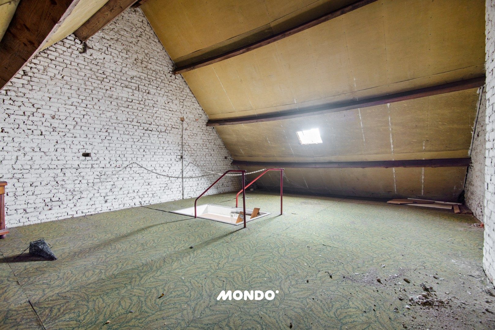 Te renoveren woning met veel potentieel!  foto 17