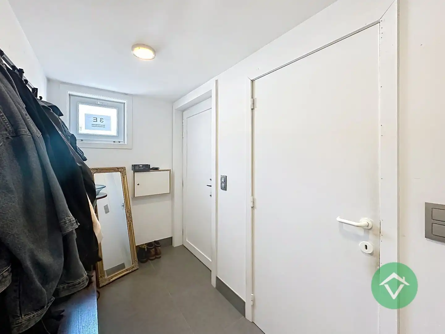 Instapklare gezinswoning met drie slaapkamers te huur in het centrum van Moere foto 2