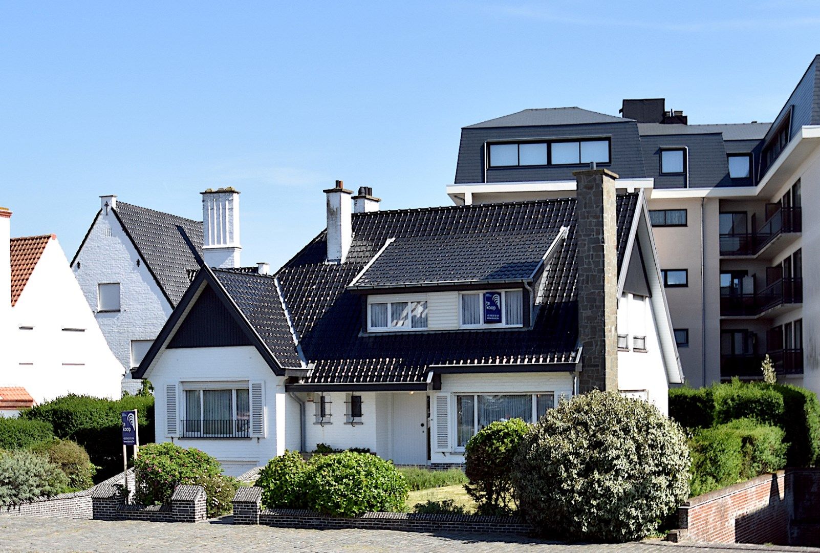 Hoofdfoto van de publicatie: Exclusieve kustvilla te koop op toplocatie in De Haan – Op slechts enkele stappen van het strand
