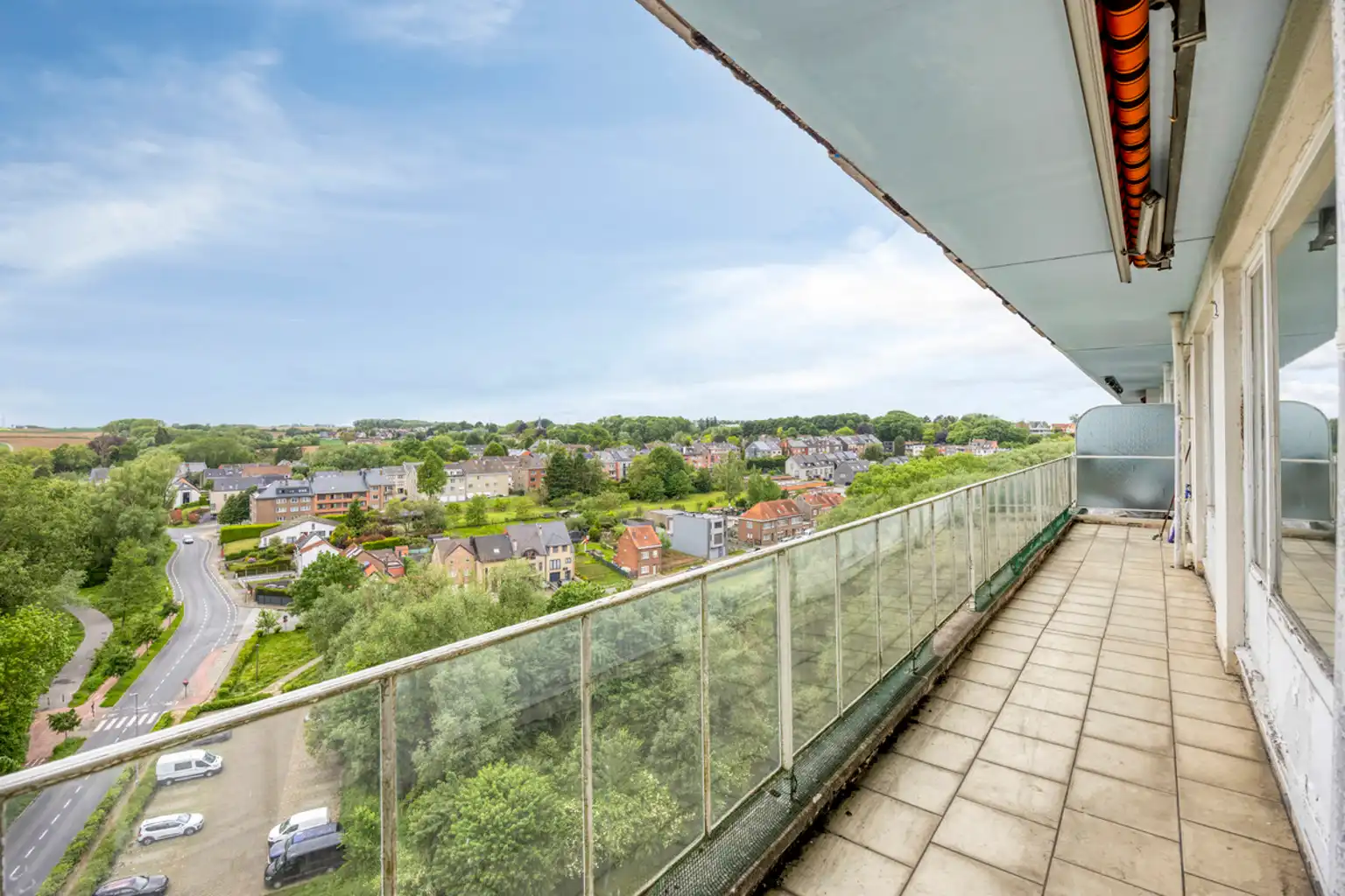 Lichtrijk appartement met open zicht, op te frissen foto 18