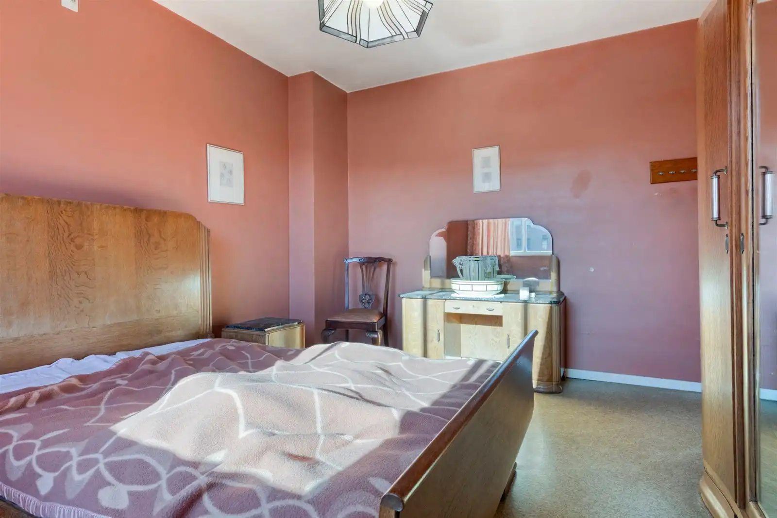 Woning in rusige woonwijk met aparte garage foto 23