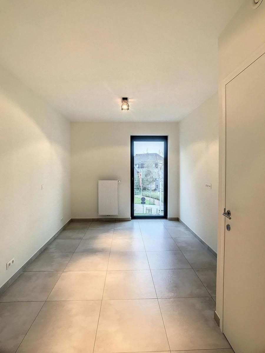 Instapklaar appartement met 2 slpk in centrum Heule! foto 10