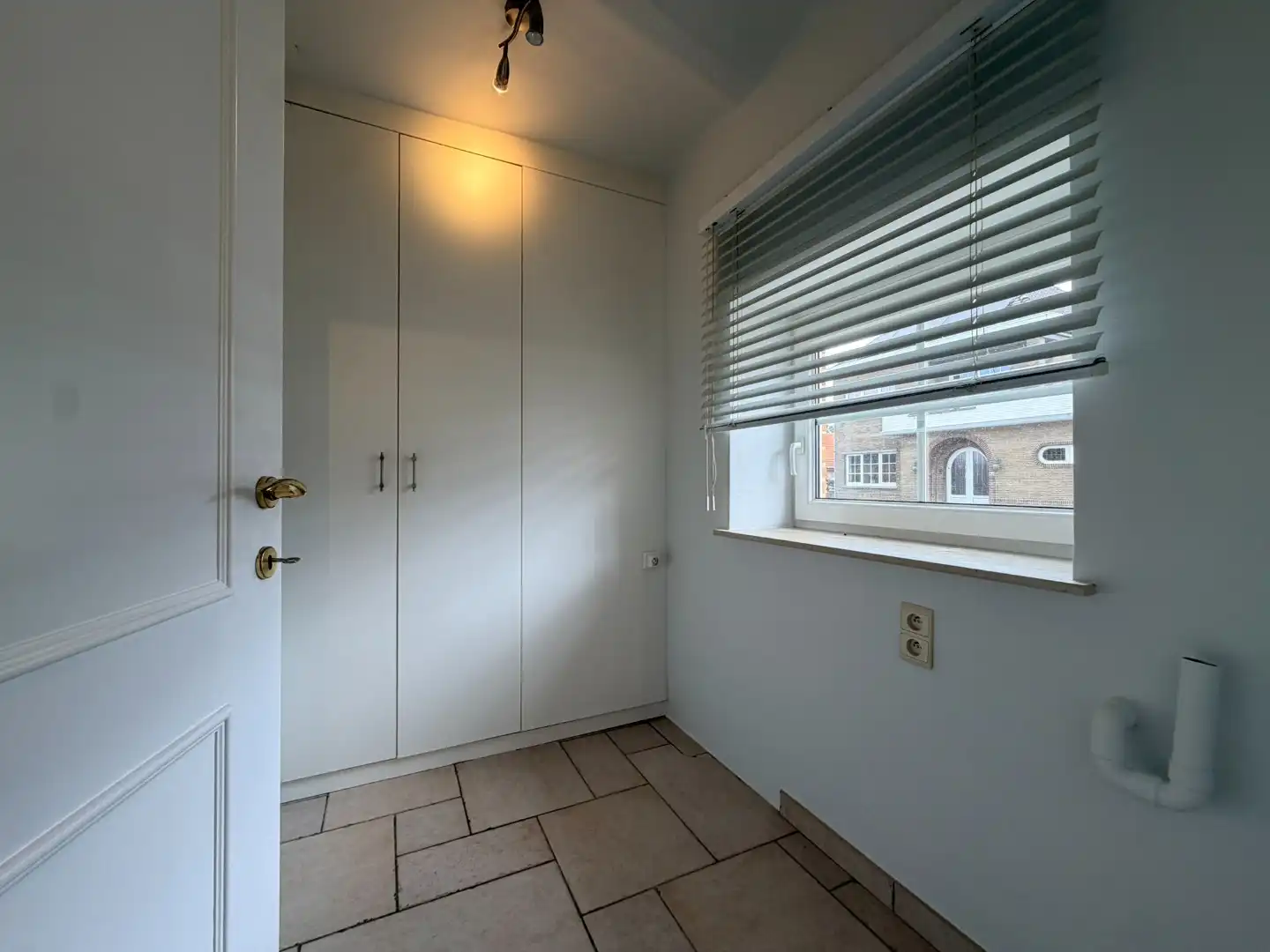 Bijzonder charmante benedenwoonst met 1 slaapkamer, veranda, terras en twee autostandplaatsen foto 17