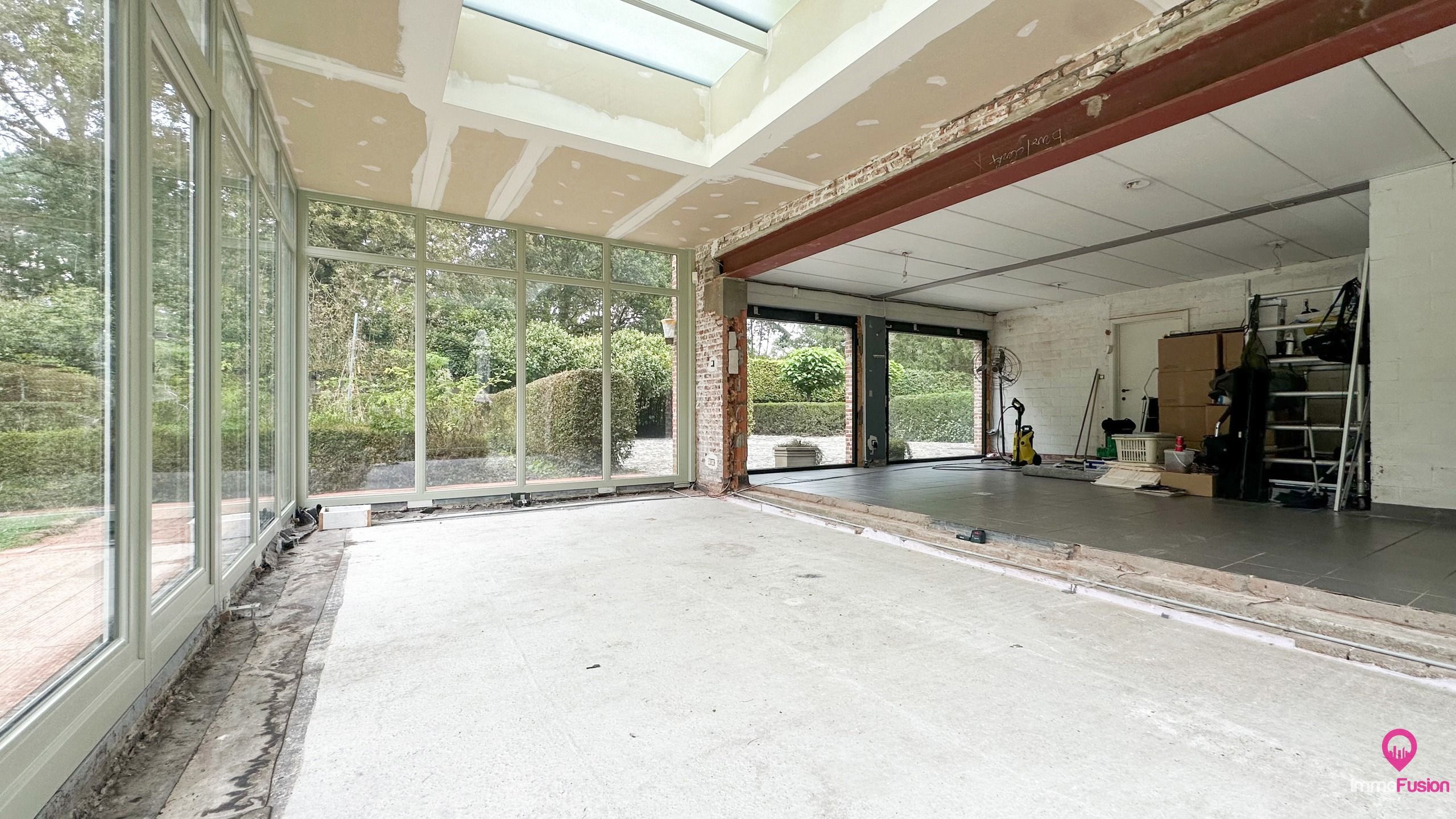 Uitzonderlijk gelegen villa met 5 slpks + zwembad op 1,97ha! foto 25